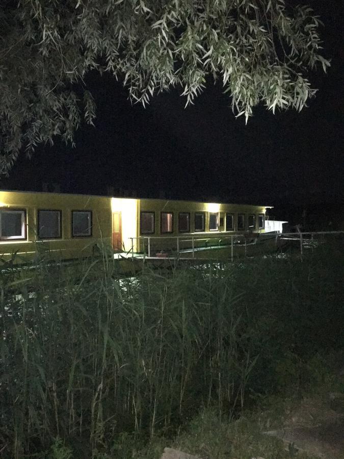 Tuenderfatyol**** Szallodahajo Abádszalók Exteriör bild